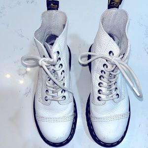 Women’s White Platform Dr. Martens Boots Size US L 6